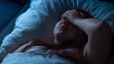 Trucul "nebun" al unui psihiatru care te poate adormi rapid în caz de insomnie severă
