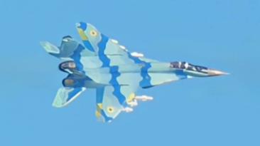 Un avion MiG-29 misterios a apărut pe cerul din Ucraina: Poartă însemnele Kievului, dar schema de camuflaj a unui fost aliat al Rusiei