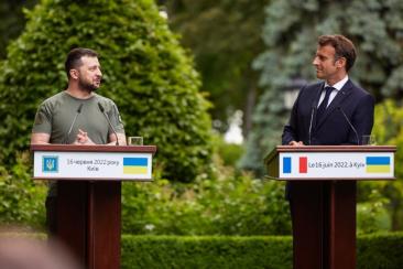 Un microfon uitat deschis a surprins o discuție dintre Macron și Zelenski. Înregistrarea arată cum îl văd cei doi pe Donald Trump
