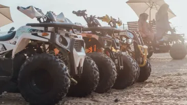 Un român a rămas fără permis după o plimbare cu ATV-ul prin Thassos. Autoritățile elene i-au aplicat și o amendă frumușică
