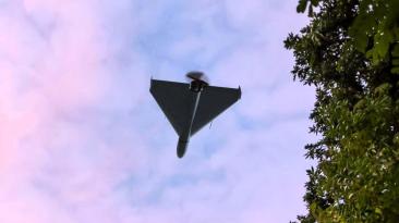 Un sătean din Vrancea s-a trezit cu o dronă militară prăbușită în curte. Ce spun autoritățile