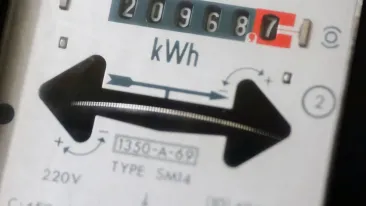 Un sibian a demonstrat în instanță că tensiunea electrică slabă e ilegală: "Becuri care pâlpâie, electrocasnice care 'se ard' - toate au fost puse pe seama ghinionului"