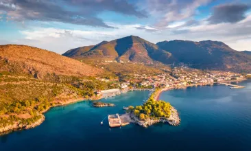 Un vulcan uriaș din Grecia despre care se credea că e stins a acumulat treptat magmă timp de 100.000 de ani
