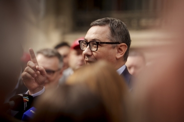 Victor Ponta dezvăluie pe cine suspectează că ar fi în spatele atacurilor împotriva conturilor sale
