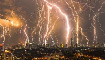 Vine furtuna electrică în România: Meteorologii anunță două săptâmâni cu fenomene meteo extreme
