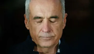 Vizita lui Călin Georgescu în Vaslui, scurtată după refuzuri și huiduieli: „Să plece cu circul și maimuțăreala"
