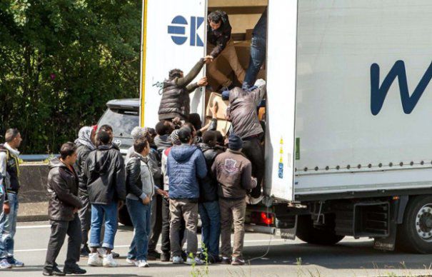 50 de refugiaţi au fost găsiţi morţi într-un camion în Austria