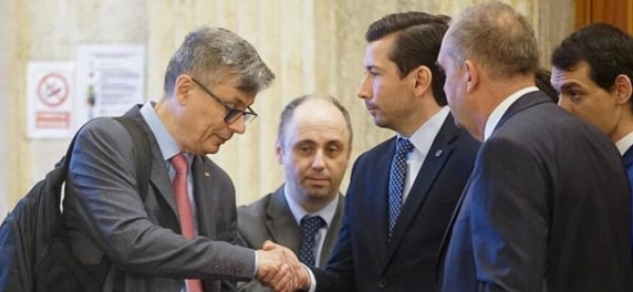Acuzații grave privind legea decarbonizării: La nivelul guvernului un grup infracţional organizat mână în mână furnizori și producători de energie!