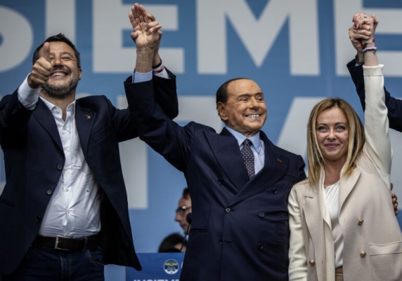 Ce urmează în Italia, după ce extrema dreaptă a câștigat alegerile