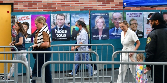 Macron a devenit Micron: Absenteism record și peste 3 milioane de voturi albe sau nule în Franța!