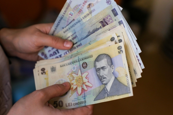 Parlamentul României se aliniază Marii Resetări a FEM: Atacul asupra banilor cash. Se vrea doar plata cu cardul!