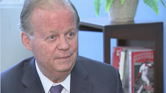 Politica bolnavă a eșuatului Iohannis: Congresmenul care a cerut anularea clauzei națiunii celei mai favorizate pentru România decorat cu Steaua României!