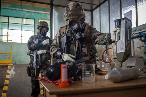 Rușii cred că noua tulpină de virus cu o rată a mortalității de 80% a fost făcută în laboratoarele biologice secrete americane