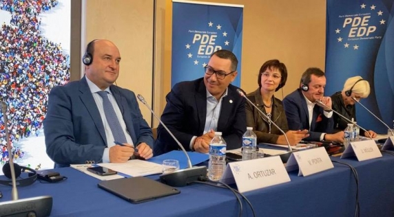 https://www.ziuanews.ro/static/i/imagini-articole/572/victor-ponta-a-fost-ales-vicepre-edinte-al-partidului-democrat-european-1.jpg https://www.ziuanews.ro/static/i/imagini-articole/572/victor-ponta-a-fost-ales-vicepre-edinte-al-partidului-democrat-european-1.jpg