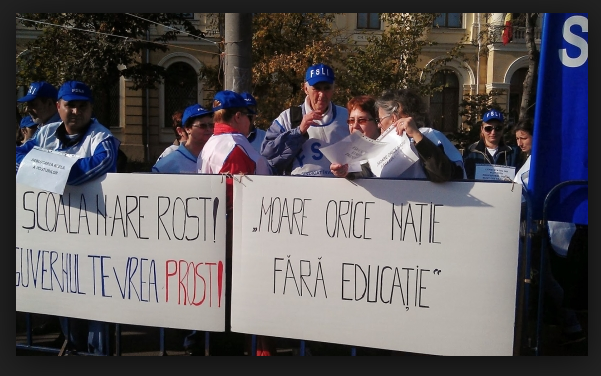 8.000 de profesori protestează în faţa Palatului Victoria