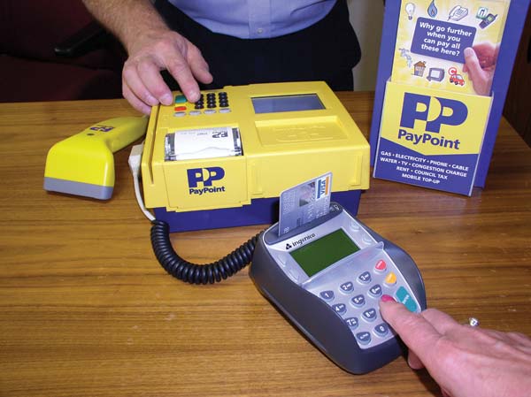 8 barbati retinuti la Constanta dupa ce au furat cateva aparate tip PayPoint