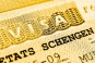 "Pașapoartele de aur" ar putea fi interzise. Cine beneficiază de ele și de ce sunt controversate
