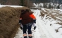 Ambulanţierul din Apuseni care a cărat o pacientă în spate, chemat să dea o notă explicativă pentru că nu a respectat protocolul 