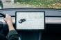 Android Auto vs. navigație dedicată: ce alegi pentru o mașină cu ceva ani
