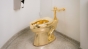 Autorii furtului toaletei de aur creată de Maurizio Cattelan se consideră nevinovaţi
