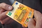 Ce elemente de siguranţă are noua bancnotă de 50 de euro pusă în circulaţie