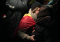 Clipe romantice la miting. Cerere în căsătorie prin portavoce la protestul din Piața Victoriei