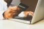 Credit online sau card: costul real începe după ce banii ajung în cont
