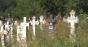 Descoperire șocantă într-un cimitir din Brăila. Morți dezgropați și aruncați lângă gard
