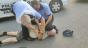 Doi polițiști i-au pus piciorul pe cap și l-au încătușat pe un bătrân cardiac pentru că a refuzat să se legitimeze

