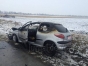 Grav accident pe DN2, în această dimineață. Ciocnire frontală, o mașină a luat foc