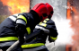 Incendiu violent într-un bloc din Buzău. Un bărbat a murit