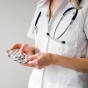 Medicamentul luat de mii de români zilnic, retras urgent din farmacii! Pacienții trebuie să verifice imediat cutia
