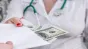 Medicul-șef săltat de procurori a recunoscut: Dibuită că a luat mită de 24 de ori în șapte săptămâni, condamnată cu suspendare și interdicție de a mai lucra