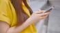 O influenceriță și-a reclamat soțul la poliție pentru că a pus-o să facă treburi casnice și nu a mai putut sta pe internet
