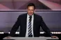 Peter Thiel este foarte interesat de sângele tinerilor. Investitorul nonconformist consideră că transfuziile ar putea fi cheia visului său de a trăi veșnic! VIDEO
