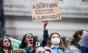 Proteste mamut în Boston și New York după interzicerea avorturilor în SUA: "Corpul meu, alegerea mea!"
