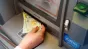 Regulă nouă la bancomatele din România: Cum vei putea retrage banii după noua decizie din Parlament