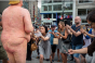 Statui nud ale lui Donald Trump, la New York si Los Angeles: "Impăratul n-are ouă!"