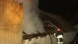 Un bărbat şi-a dat foc la casă şi s-a baricadat cu copiii înăuntru