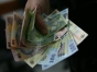 Un ieşean a găsit 15.900 de lei într-un supermarket şi i-a predat poliţiei