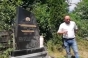 Urșii fac pagube în cimitir: "Dărâmă morminte, sapă la mormânt. Nu se acceptă aşa ceva!"