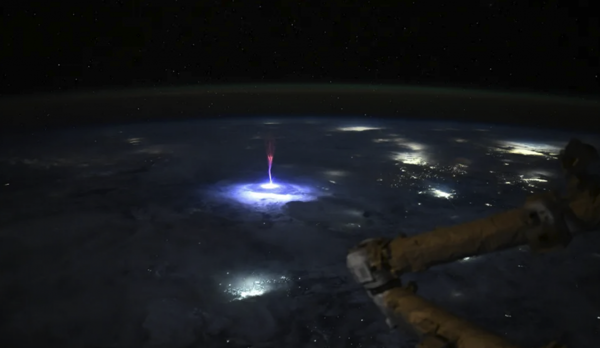 A apărut pe cer Meduza Cosmică deasupra SUA. NASA a surpins forma gigantică în timpul unui survol al ISS