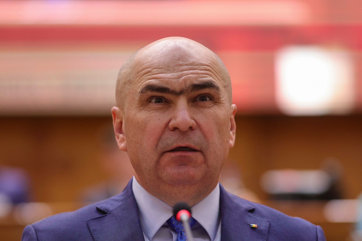 A dat și premierul