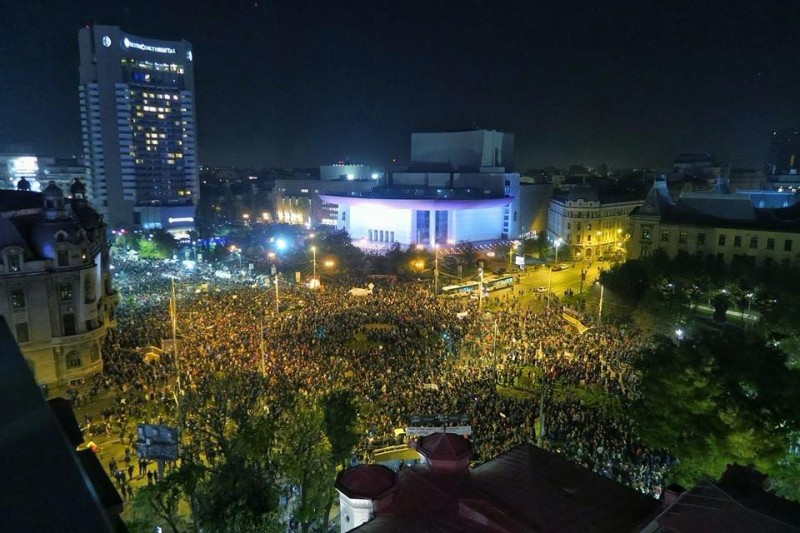 A doua seară de poveste si de proteste masive în București