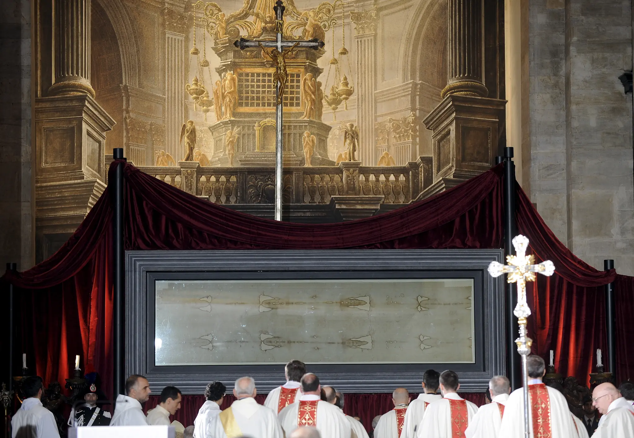A fost învelit Iisus în pânza misterioasă din Catedrala Sf Ioan? O analiză ADN surprinzătoare dezvăluie locul de origine al Giulgiului din Torino