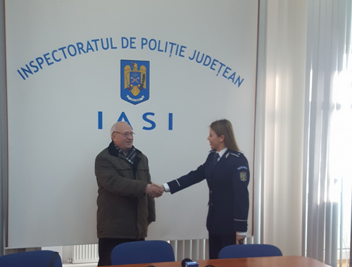 A găsit aproape 16.000 de lei şi i-a dus la Poliţie