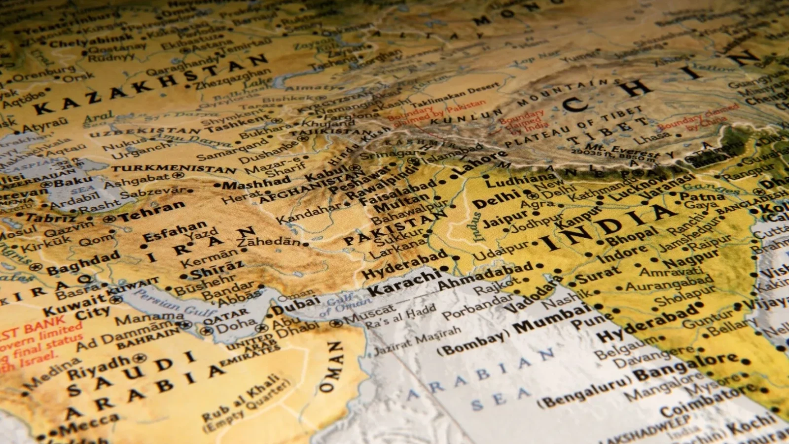 A izbucnit un război de mare amploare între Pakistan și Afganistan: Se trage din toate direcțiile
