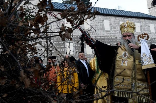 A murit de COVID mitropolitul Muntenegrului. El spunea ca