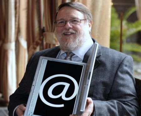 A murit inventatorul e-mail-ului