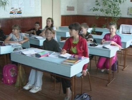 Academia Romana cere Ministerului Educatiei introducerea culturii folclorice in invatamantul preuniversitar